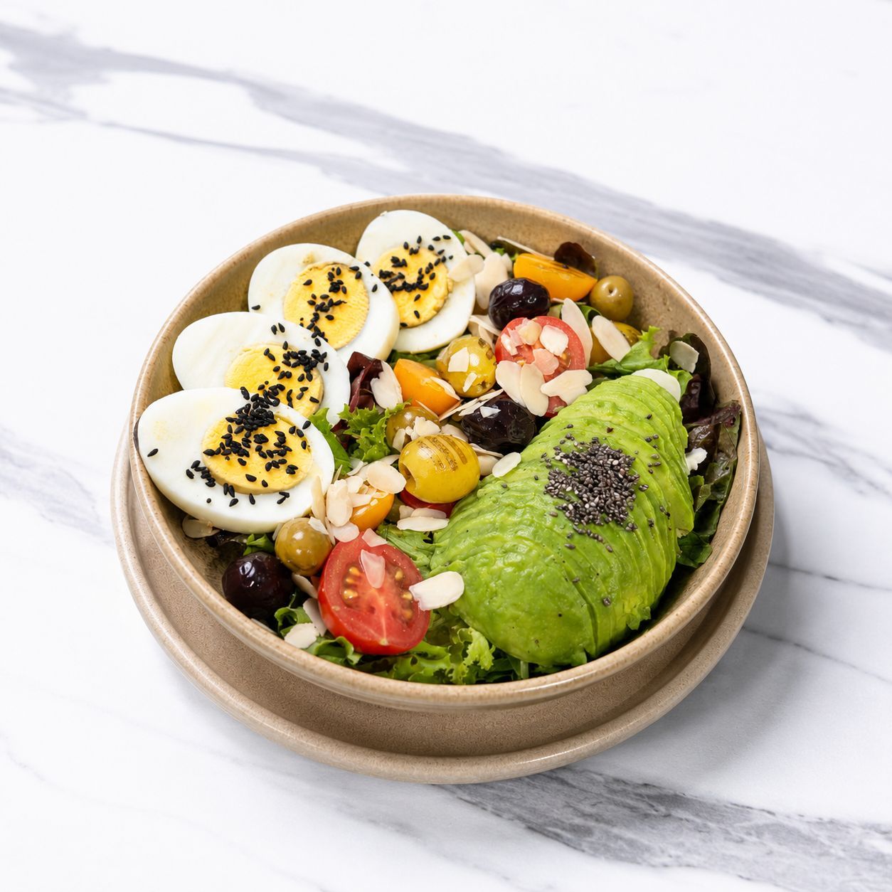 Fit Kahvaltı Salatası - Haşlanmış Yumurta, Çeri Domates, 3 Çeşit Zeytin, Avokado, Akdeniz Yeşilliği, Çörek Otu, File Badem, Narenciye Sos.