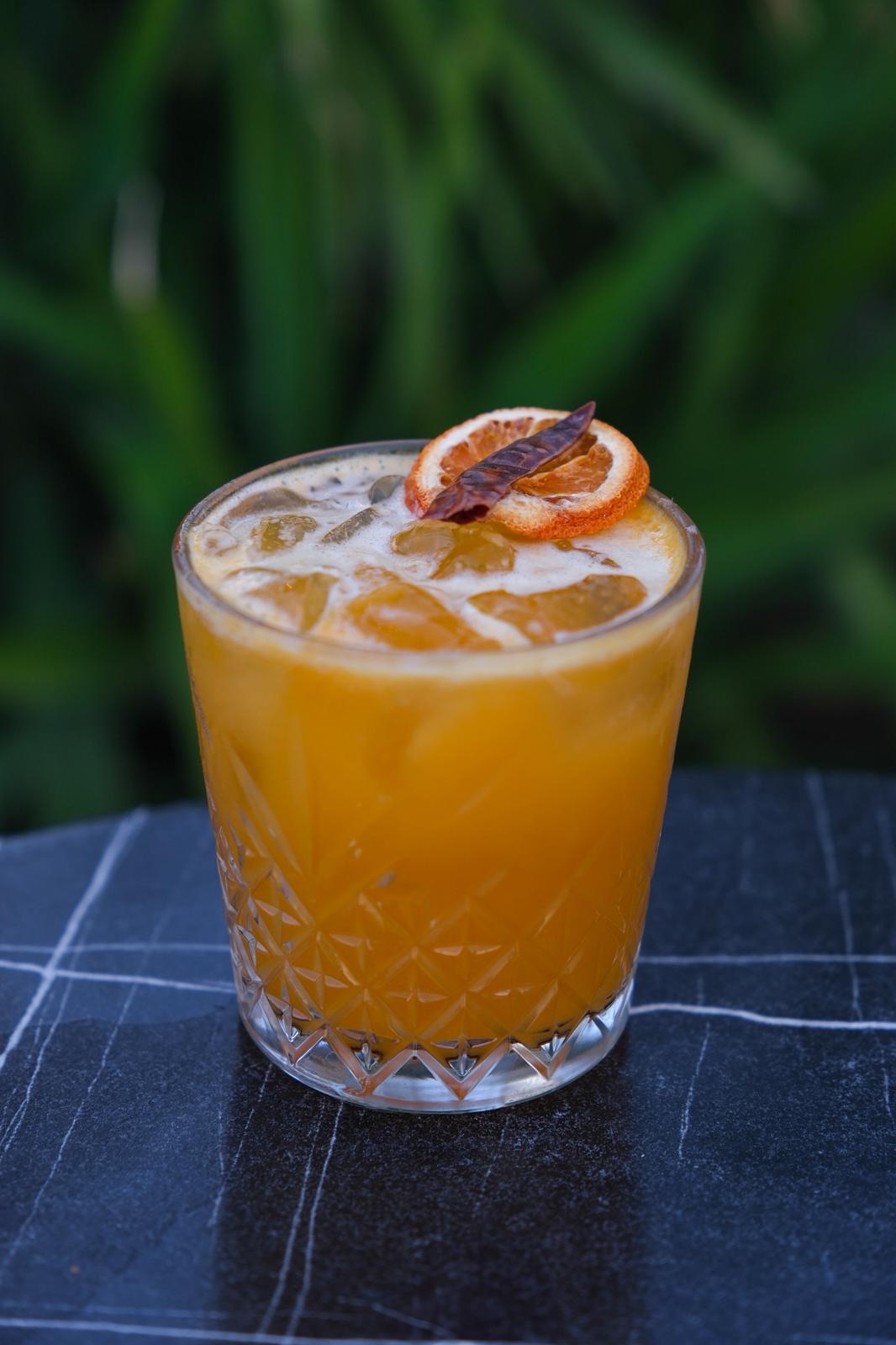 Golden Hour 🌶️ - Absolut Vanilya, Şili biberi, Passion, Elma