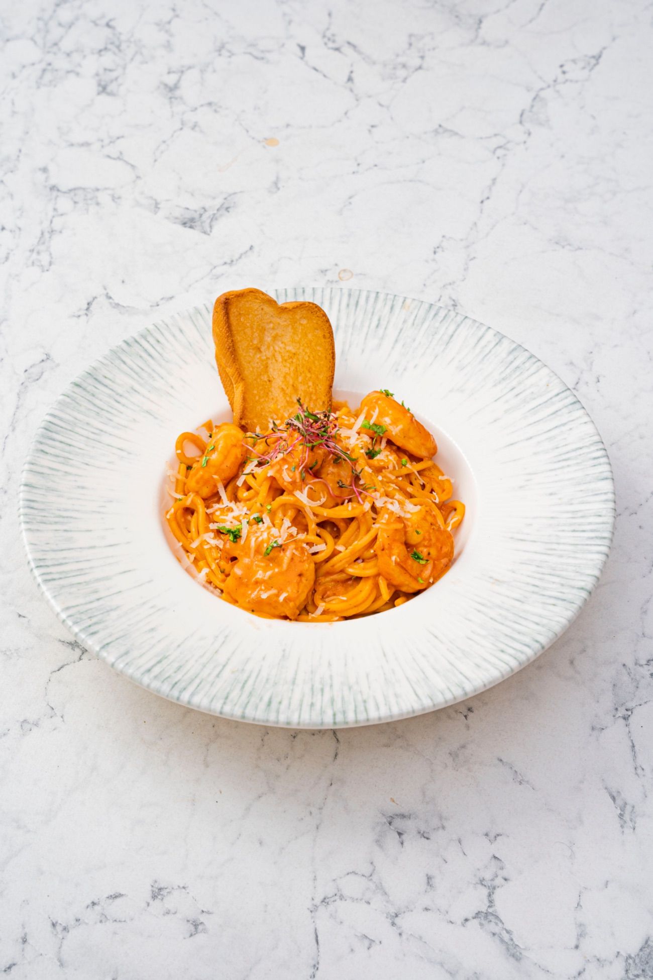 اسباجتي روبيان بالصوص الاحمر