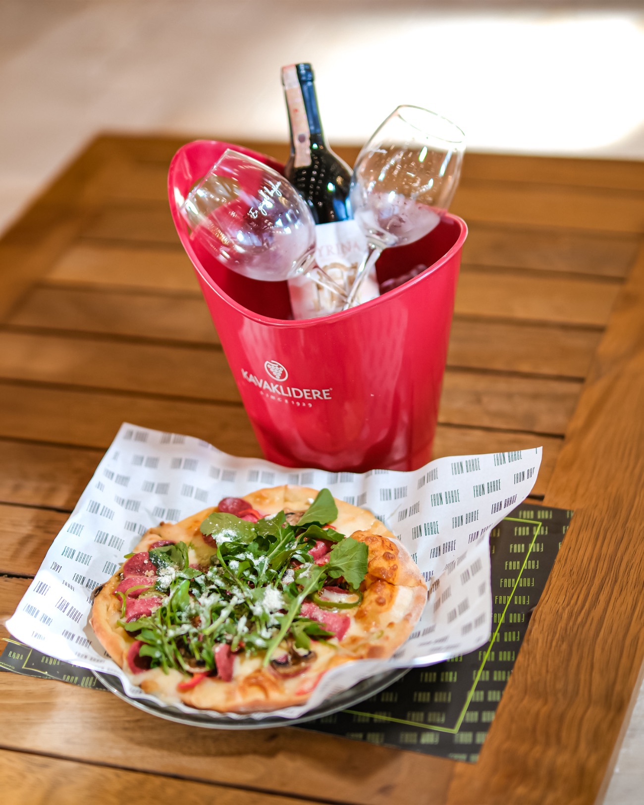 Şişe Şarap + Pizza Çeşitleri - 