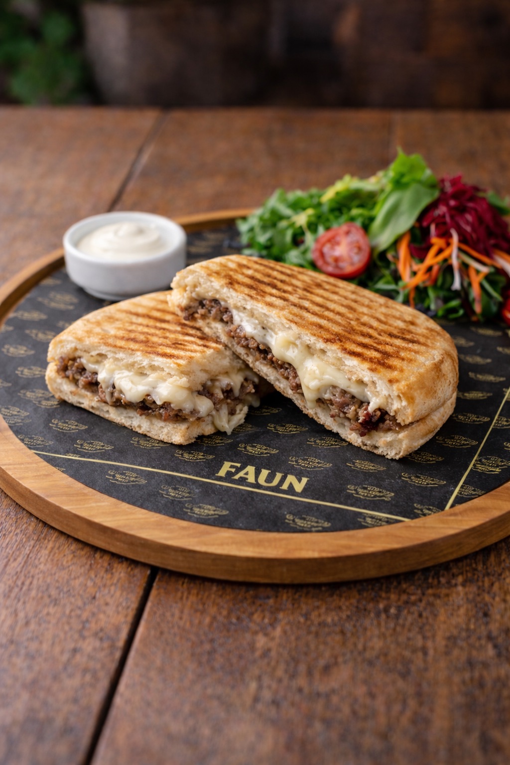 Kavurma Tost - Dana Kavurma, Peynir, Mevsim Yeşilliklleri, Kaşık Patates