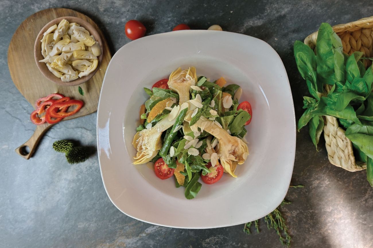 Insalata di Cuori di Carciofo, Asparagi e Rucola - enginar kalbi, kuşkonmaz, roka, badem, kokteyl domates, portakal, balzamik sirke