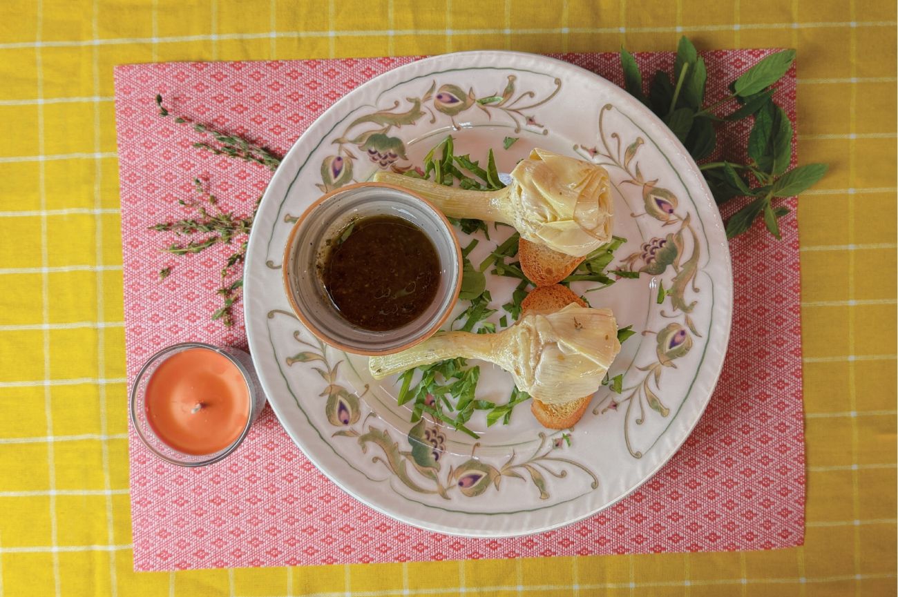 Crostini ai Cuori di Carciofo - enginar kalbi, kıtır ekmek, pesto sos