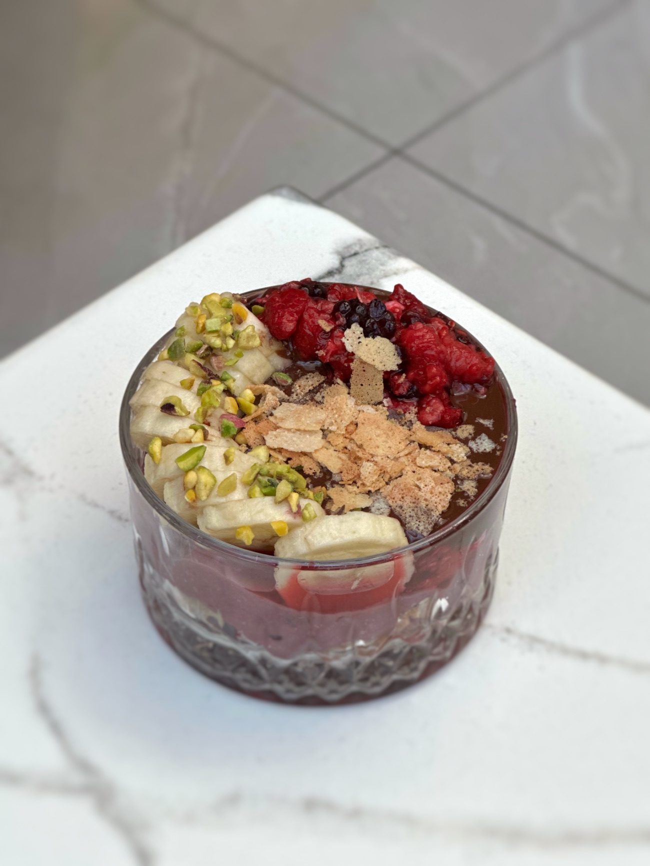 Bitterfit - Yüksek Lifli Kuru Meyveli Yulaf Keki, Orman Meyveleri, Muz, Yulaf, % 80 Bitter Belçika Çikolatası, Antep Fıstığı, Orman Meyveli Kreması