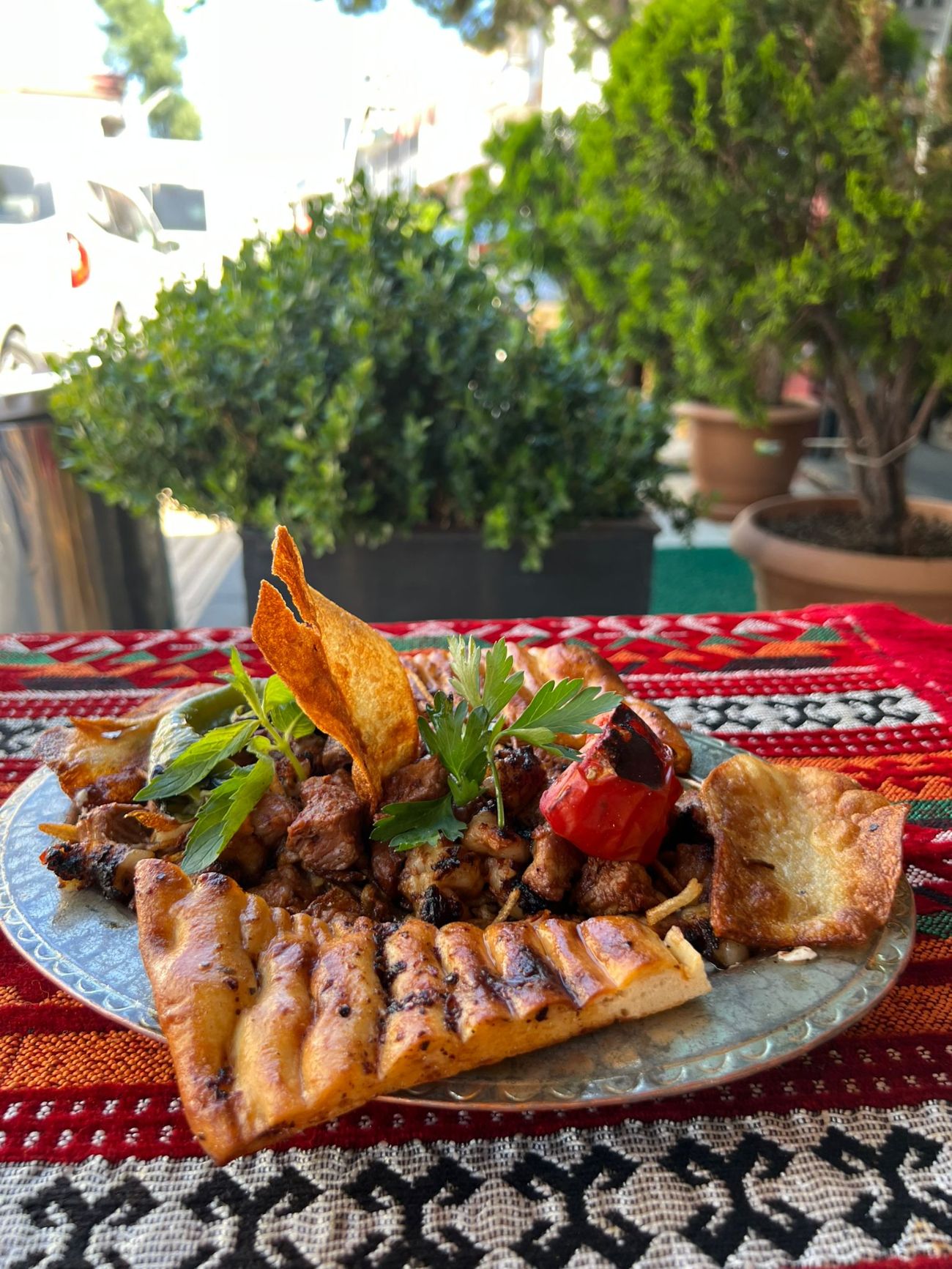 HARRAN (Çökertme) - Yöresel Yemeğimiz Olup İçersinde Kuzu Şis, Kibrit Patates, Süzme Yoğurt ve Tereyağından Oluşan Enfes Bir Lezzet.