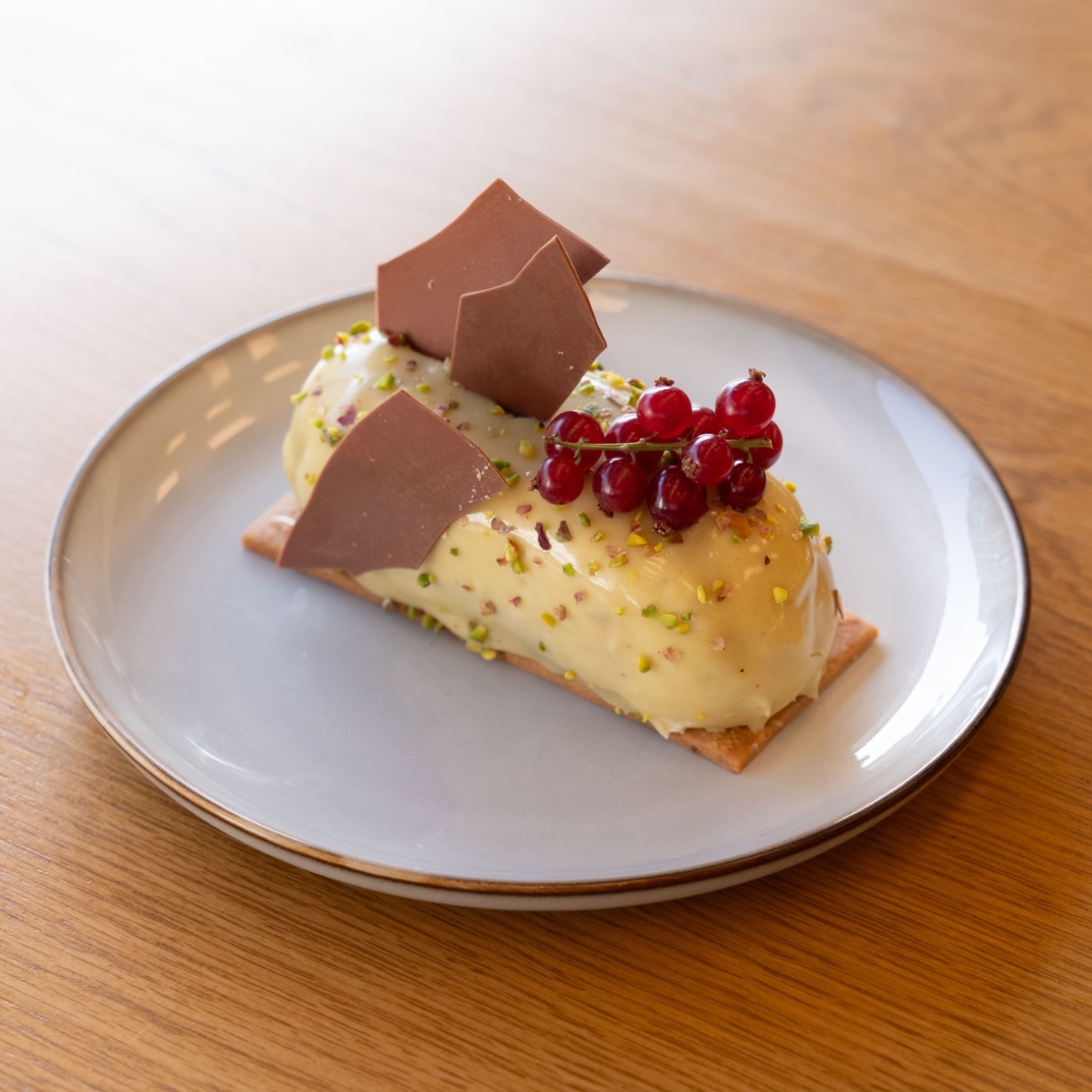 Nutty Glow - Antep fıstığı sosu; Antep fıstığı kreması, çıtır krokan, brownie keki ve tart kurabiyesiyle buluşan zengin ve dengeli bir lezzet.