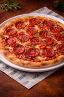 Acılı Peperoni Pizza