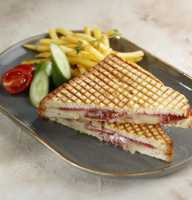 SUCUKLU KAŞARLI TOST
