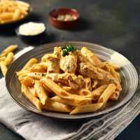KÖRİ SOSLU TAVUKLU PENNE