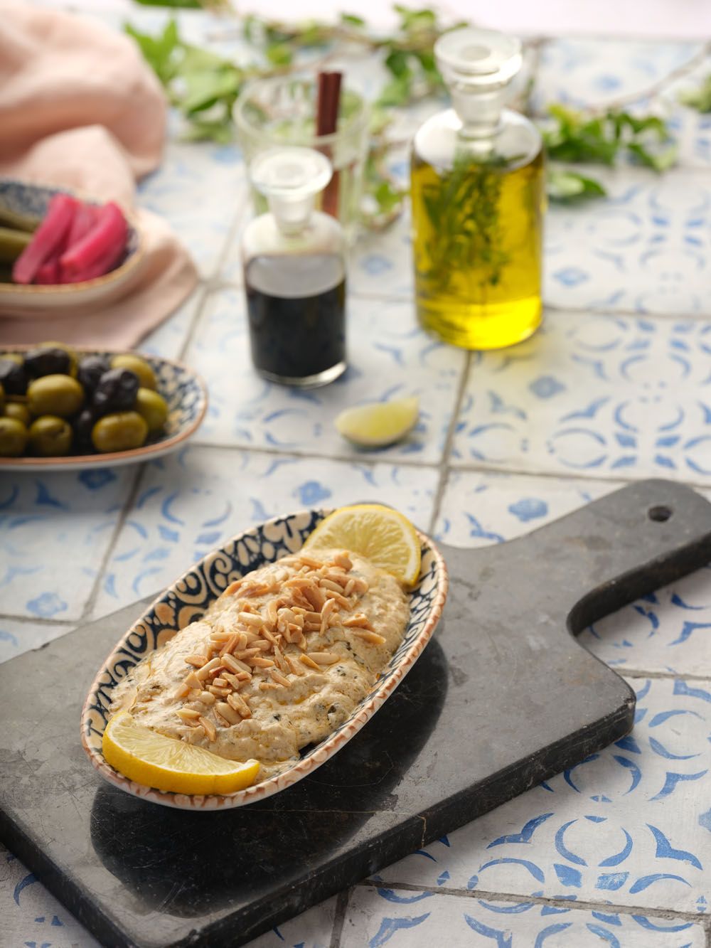Samki Harra - Izgara Levrek, pişmiş tahin sosu ve fıstıklar ile