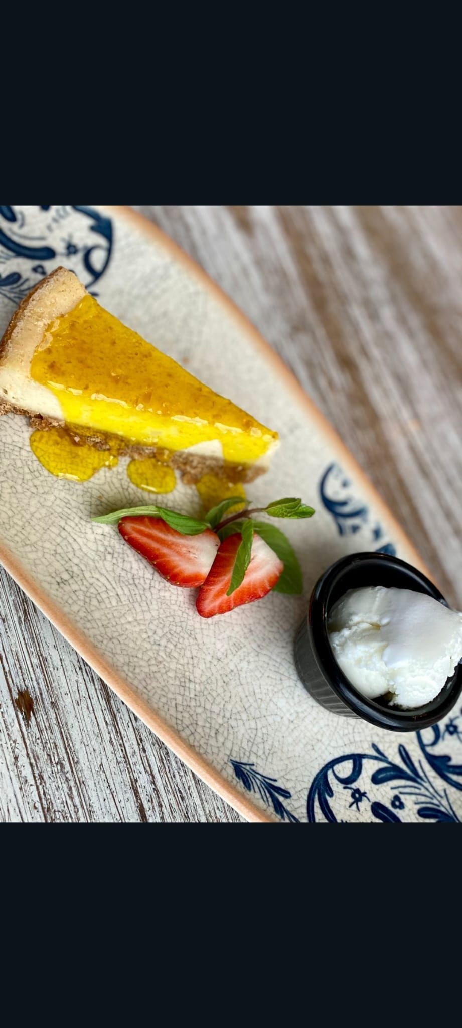 CHEESECAKE LİMON - Limon sos,çilek,taze nane ve dondurma ile…