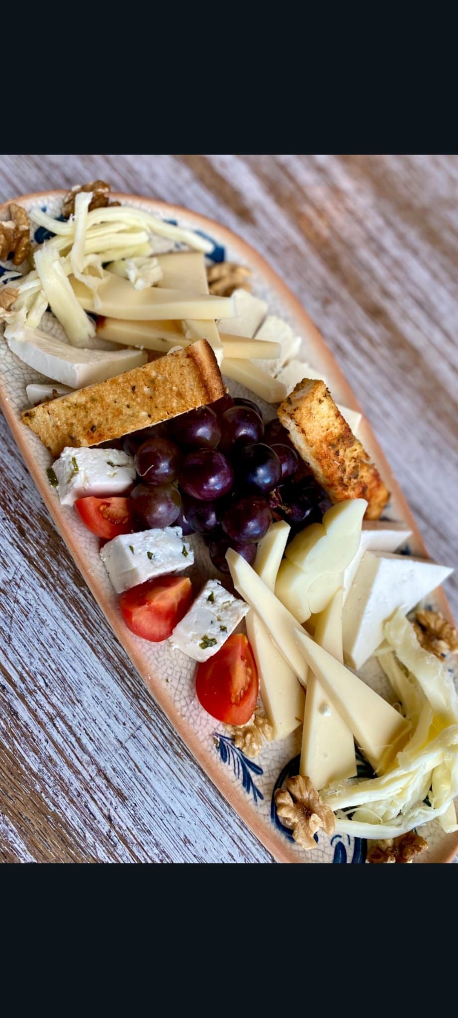 PEYNİR TABAĞI - Yerli peynir çeşitleri,kuru meyveler ve mevsim meyveleri eşliğinde