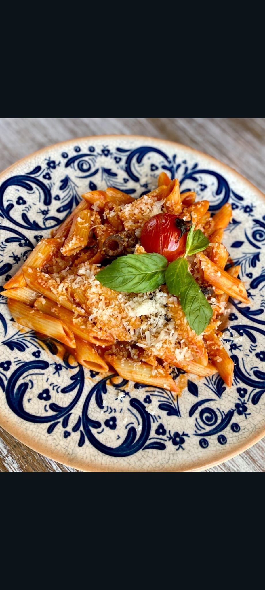 PENNE ARABIATTA - Penne makarna,dilim siyah zeytin,acılı domates sos,toz parmesan peyniri,cherry domates ve taze nane ile…