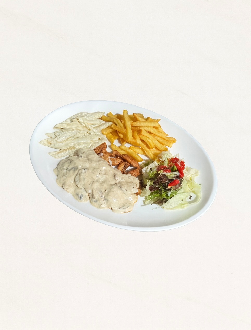 Sarhoş Tavuk - Tavuk Göğüs (200gr), Penne (100gr), Beyaz Şarap (50gr), Krema (100gr), Mantar Sos (50gr), Parmak Patates (150gr), Mix Yeşillik (50gr)