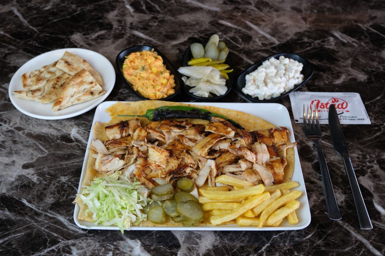 Sade Kes Tavuk Döner - 150 gr Tavuk döneri,turşu,patates kızartması,domates