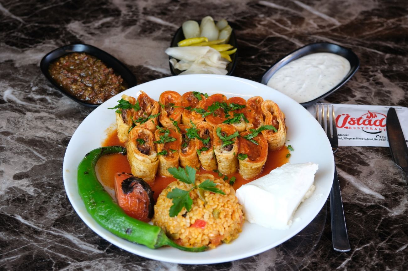 Kebap Beyti - Lavaşa sarılı kaşar ve 150 gr kebap ,iskender sos,tereyağ,pirinç pilavı