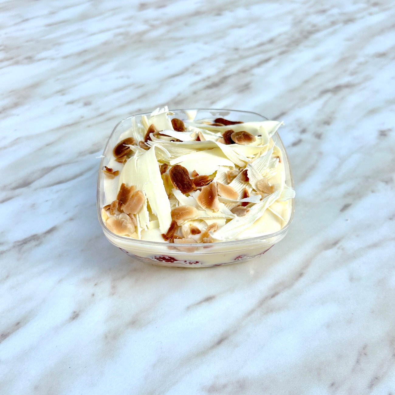 Beyaz Çikolatalı Profiterol - Pataşu Topları, Pastacı Kreması, Beyaz Çikolatalı Profiterol Sos.