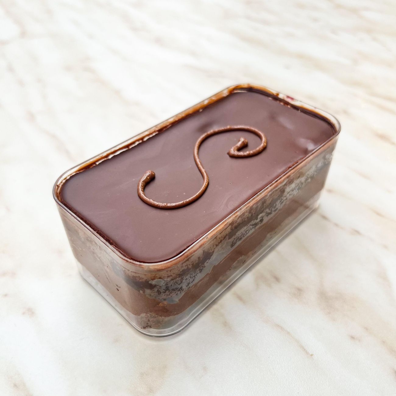 Glutensiz Sacher - Glutensiz Sacher Kek, Glutensiz Sacher Krema, Vişne Dolgusu, Glutensiz Bitter Sos.