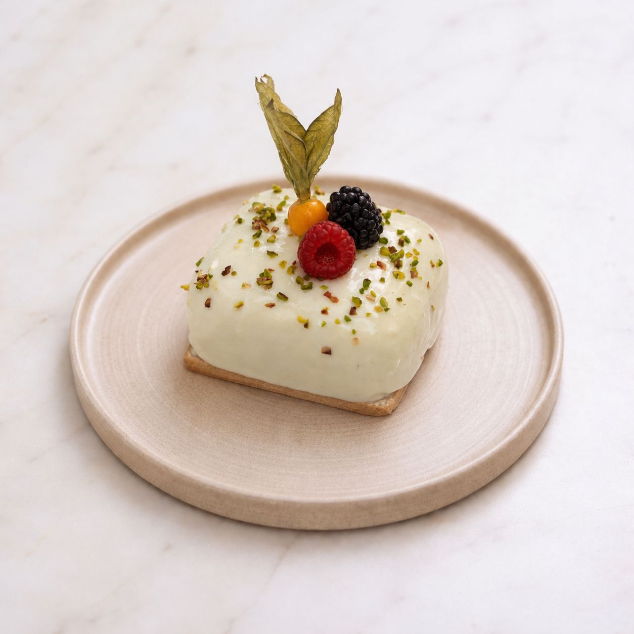 Karnaval - Frambuaz Sorbe, Profiterol Dolgu, Antep Fıstıklı Parfe.