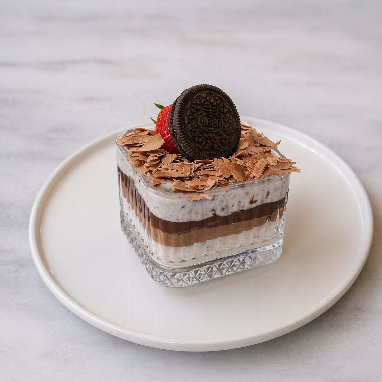 Oreolu Cup - Oreolu Muhallebi, Profiterol Sos, Oreo Bisküvi Parçacıkları.