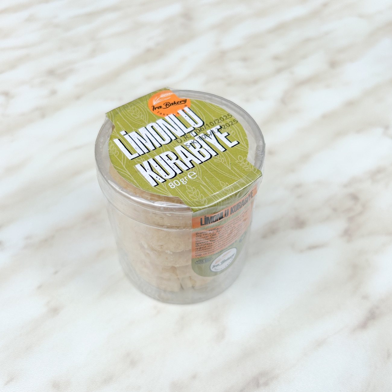 Limonlu Kurabiye - Mısır Nişastası, Pirinç Unu, Şeker, Yumurta, Tereyağı, Limon, Vanilin.