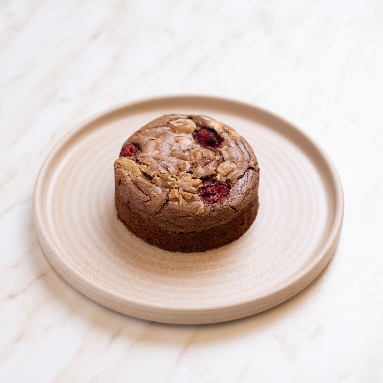 Brownie - Sütlü Çikolata, Bitter Çikolata, Beyaz Çikolata, Vişne.