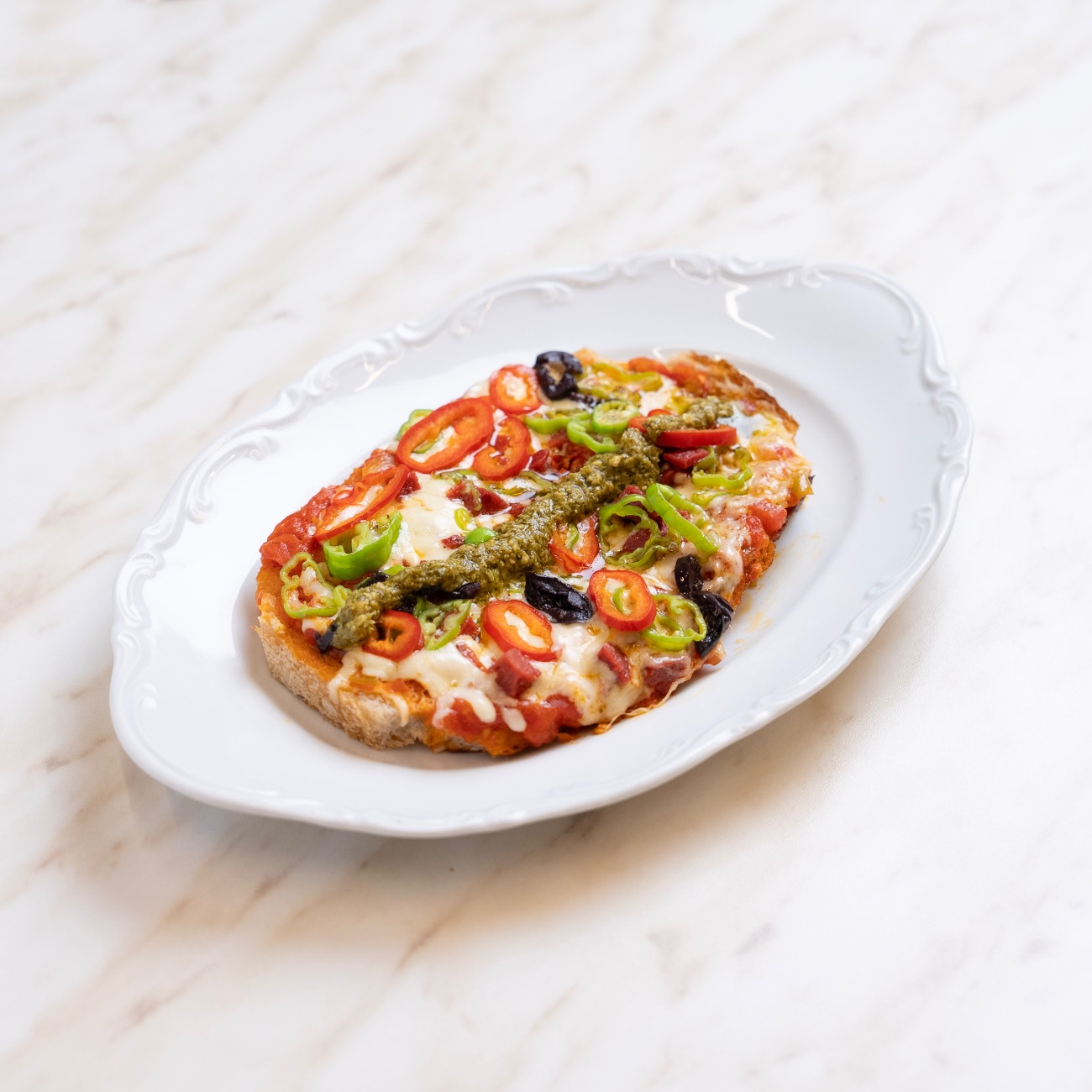 Pizetta - Pizza Sos, Sucuk, Sosis, Zeytin, Yeşil Biber, Kapya Biber, Mozarella Peyniri.