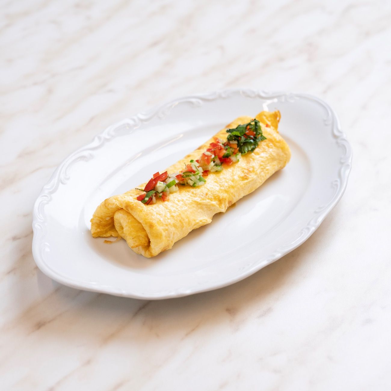 Peynirli Omlet - Yumurta, Peynir, Akdeniz Yeşillikleri, Çeri Domates.