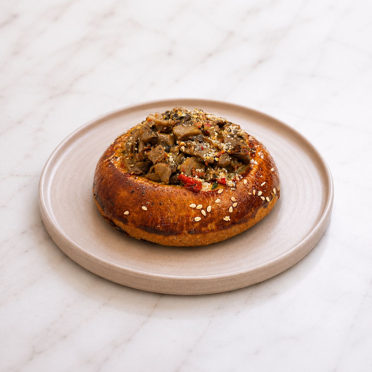 Mantarlı Bun - Mantar Sote, Parmesan Peyniri, Pesto, Peynir Sos.