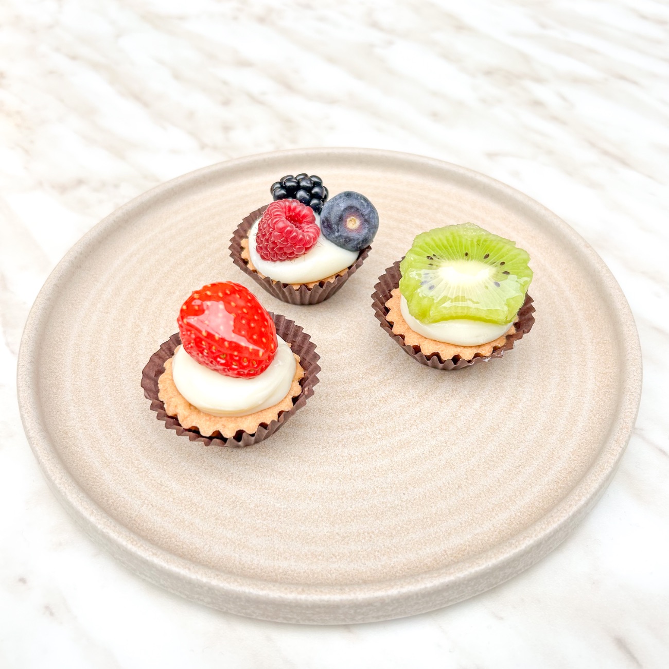 Tartolet - Adet fiyatıdır. 
Çeşitler: Çilekli, Kivili, Orman Meyveli.