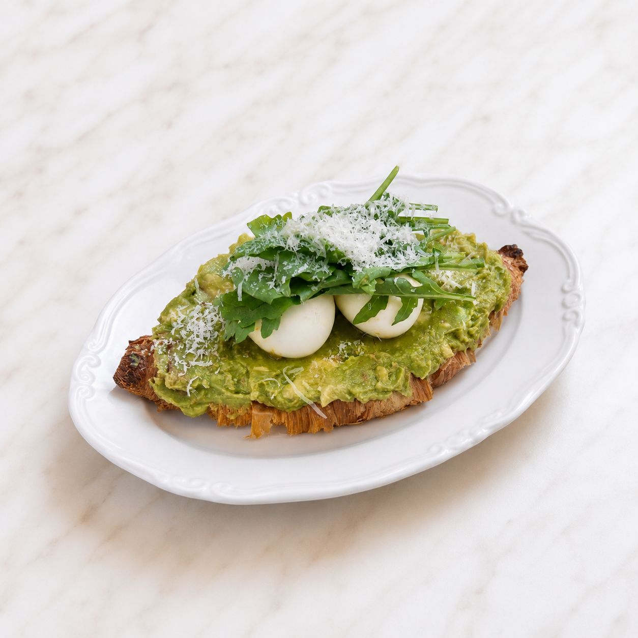 Avocadolu Kruvasan - Avocado Püresi, Poşe Yumurta, Aragula, Parmesan.