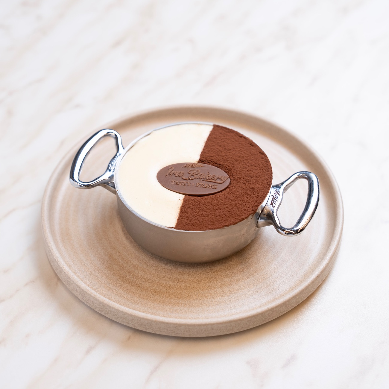Tiramisu - Mascarpone Peyniri, Krema, Kahve ile Islatılmış Kedi Dili Bisküvi.