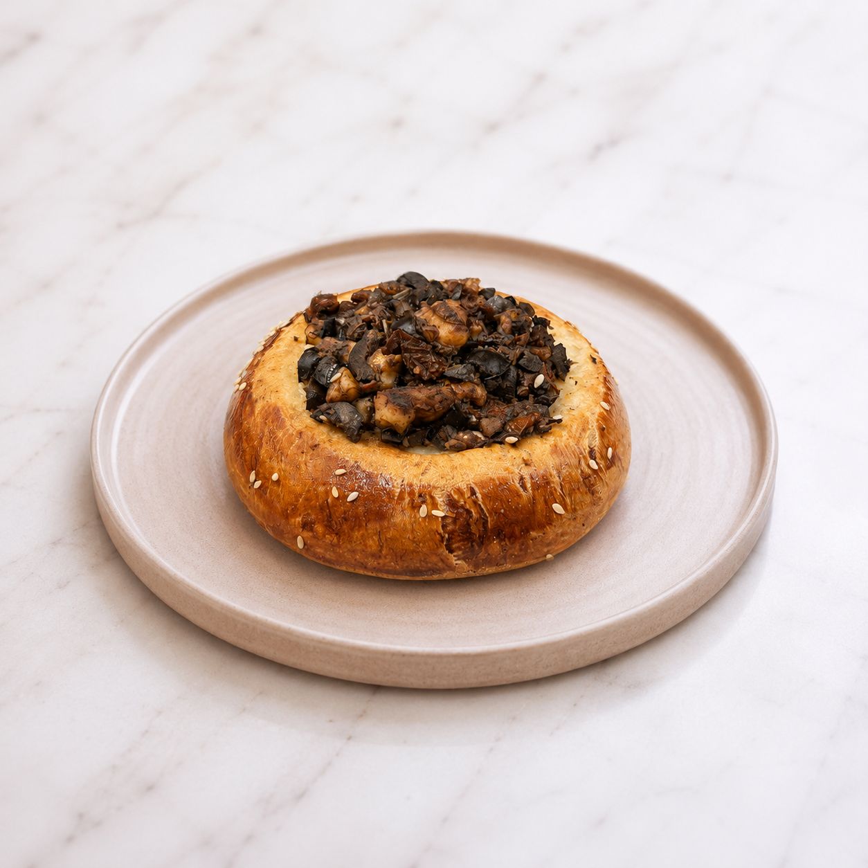 Siyah Zeytinli Bun - Zeytin Salatası, Labne, Mozerella.