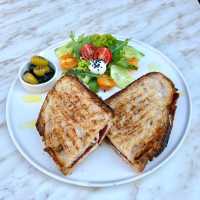 Sucuklu Kaşarlı Tost