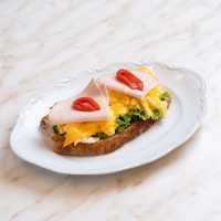 Scrambled Egg Hindi Füme Cheddar Ekmeküstü