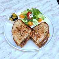 Kavurmalı Kaşarlı Tost