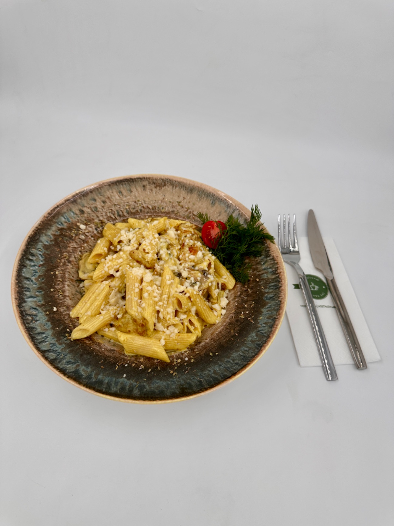 Toprak Ana ( Köri Soslu Makarna ) - Penne makarna , krema, tavuk, mantar, köri sos, kaşar, Chef'in özel baharatı