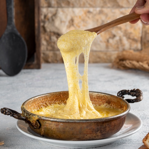 Muhlama - Özel Muhlamalık Peynir, Tereyağ, Mısır Unu ile Sunulur