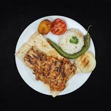 Izgara Tavuk - Izgara Tavuk, Pilav ve Yeşillik İle Sunulur