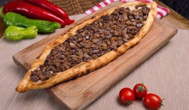 Kavurmalı Açık Pide - Kavurma, Tereyağ, Çıtır Hamur, İsteğe Bağlı Yumurta