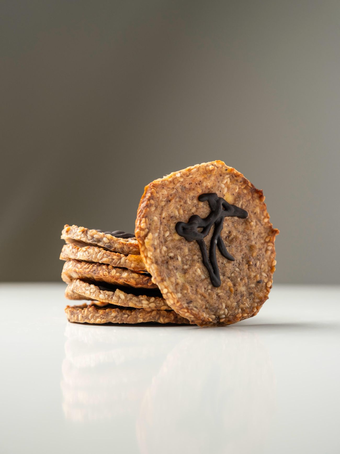 سناك بالسمسم بالموز و الكاكاو