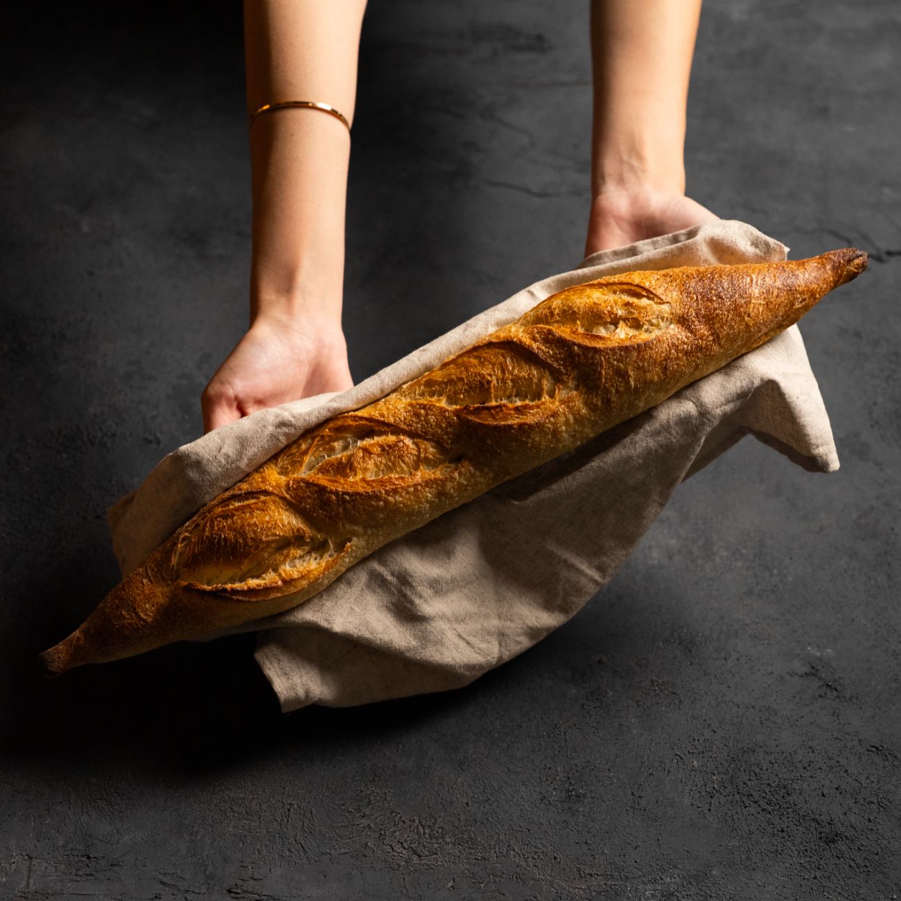 Ekşi Mayalı Fransız Bageti - Tam Buğday Unu, Çavdar Unu, Beyaz Un. 
600gr.