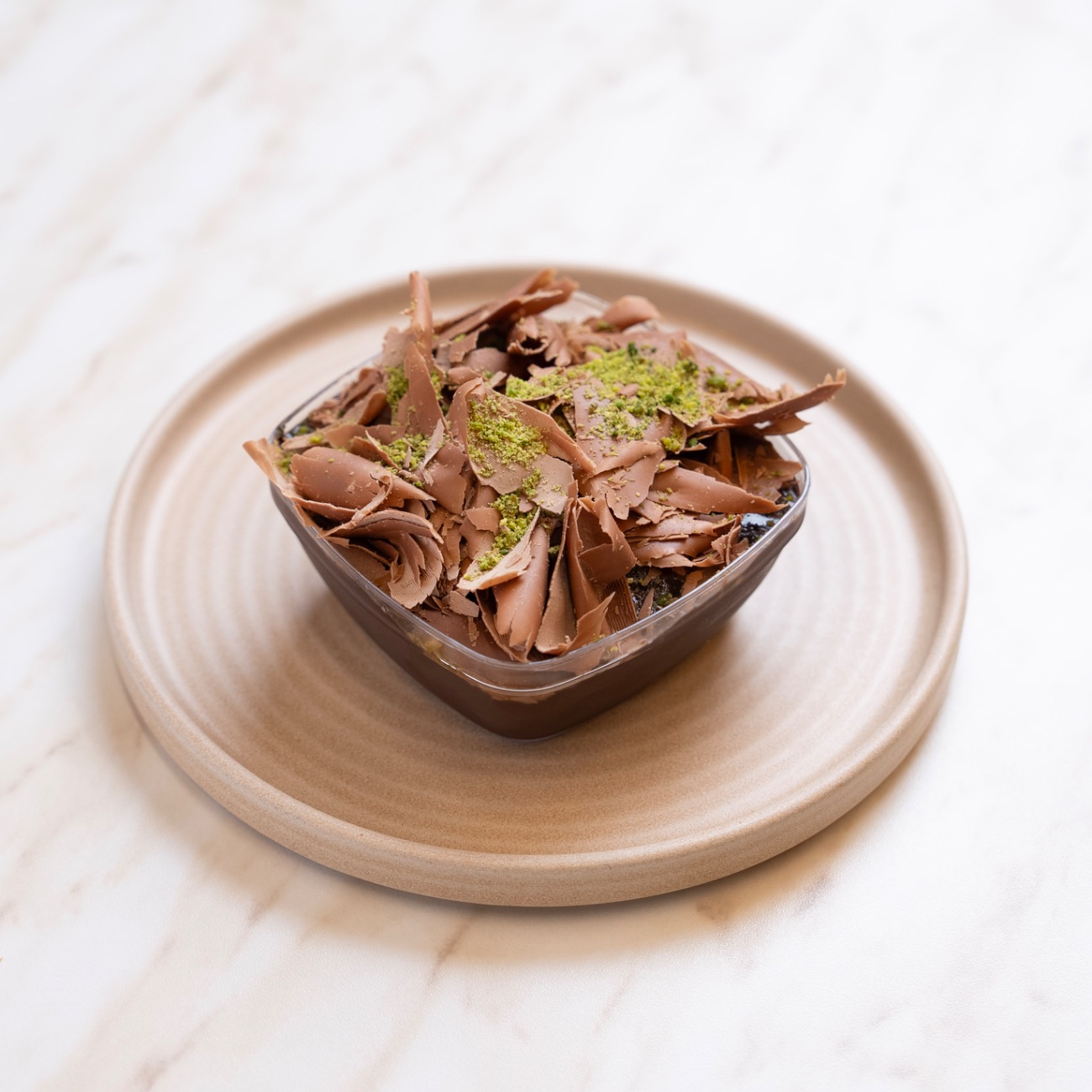 Profiterol - Pataşu Topları, Pastacı Kreması, Çikolatalı Profiterol Sos, Antep Fıstığı, Belçika Çikolatası.