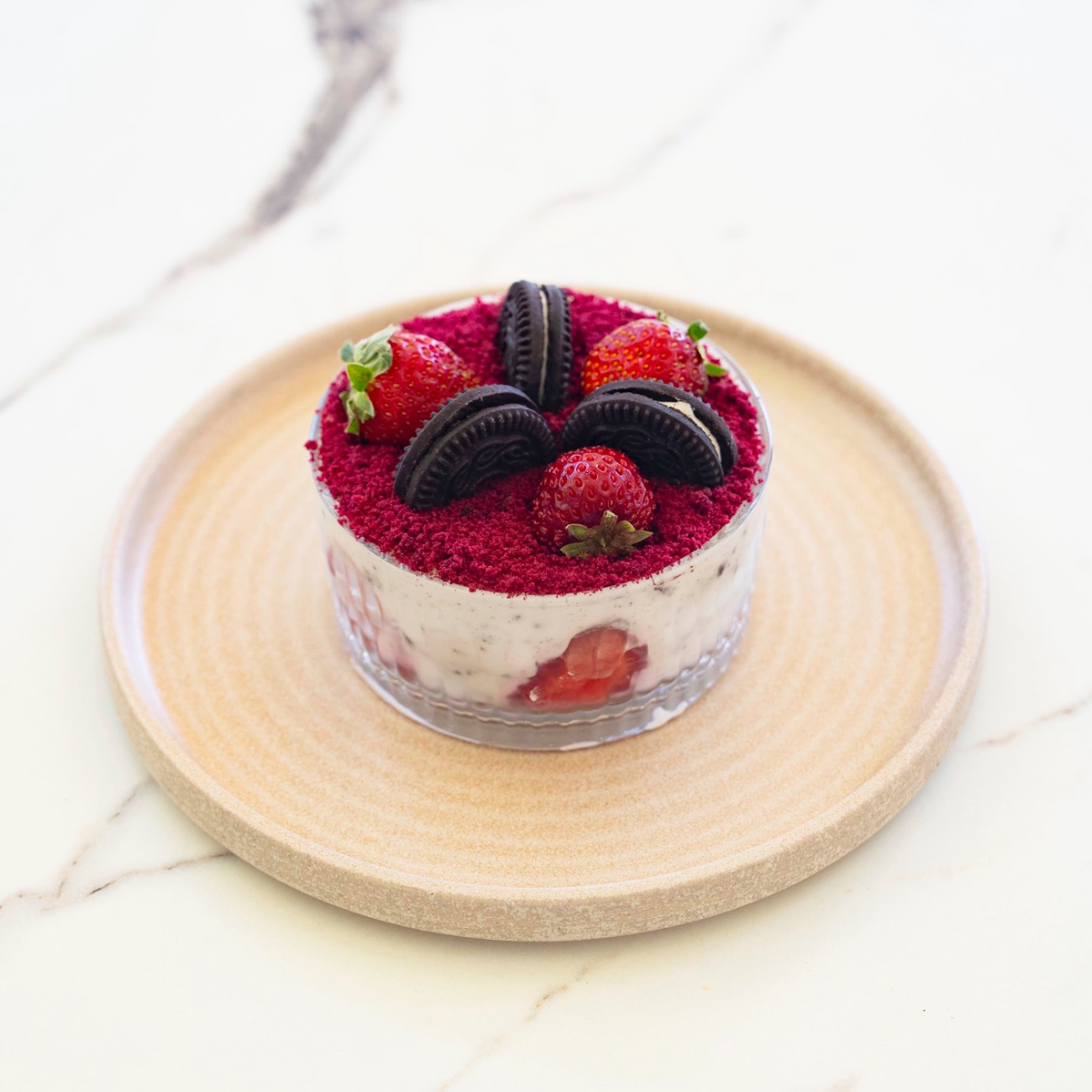 Oreolu Çilekli Magnolya - Oreolu Magnolia Kreması, Oreo, Çilek, Çikolata Kırıntısı.