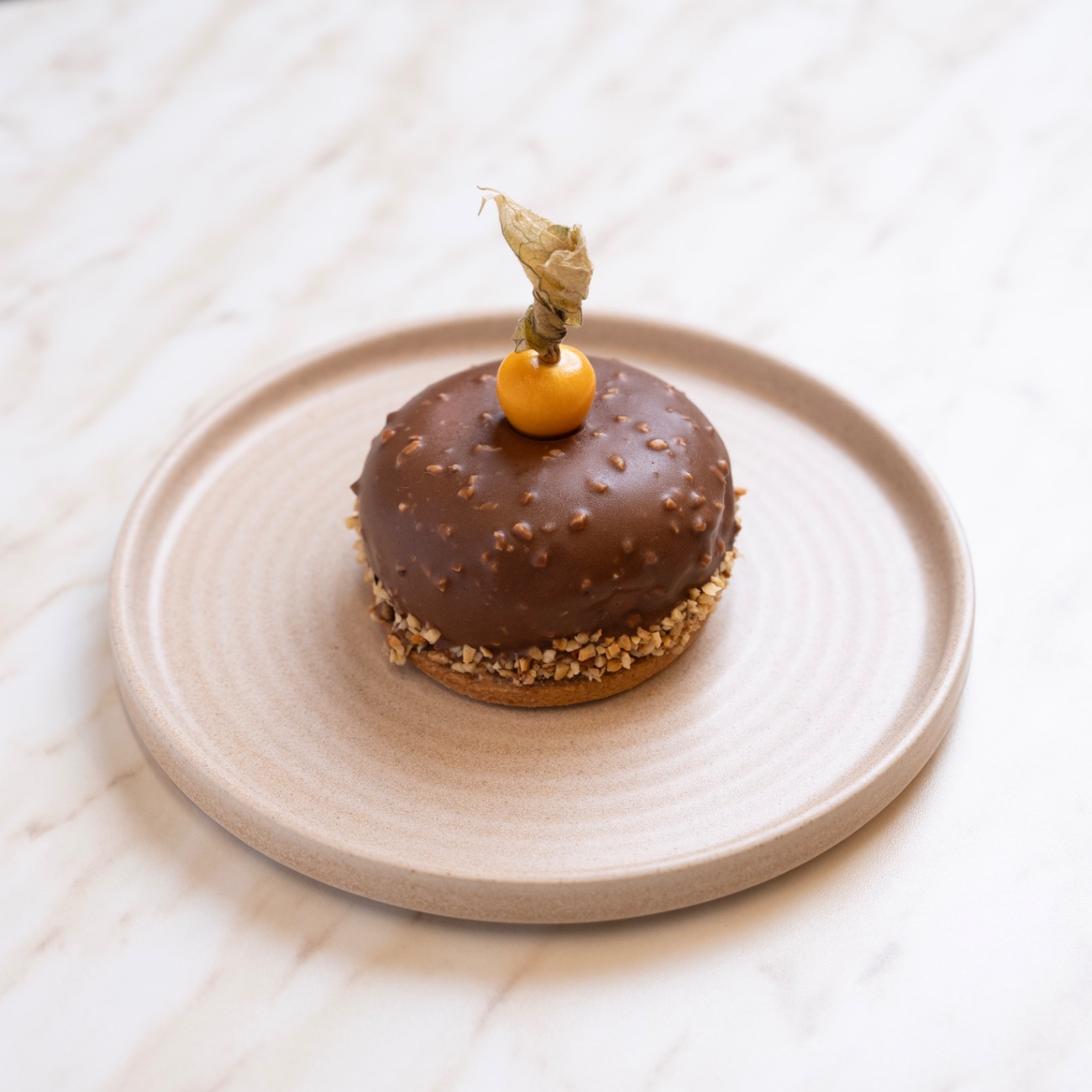 Ferrero - Krep Kırığı, Pirinç Fıstık, Profiterol Sos, Belçika Çikolatası.