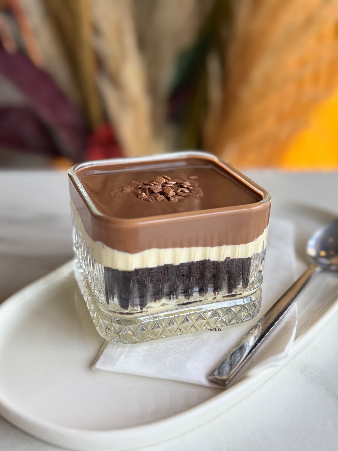 Lady - Lady'nin özel kreması, Fransız kek, pirinç patlağı ve sütlü Belçika çikolatasını buluşturduk.