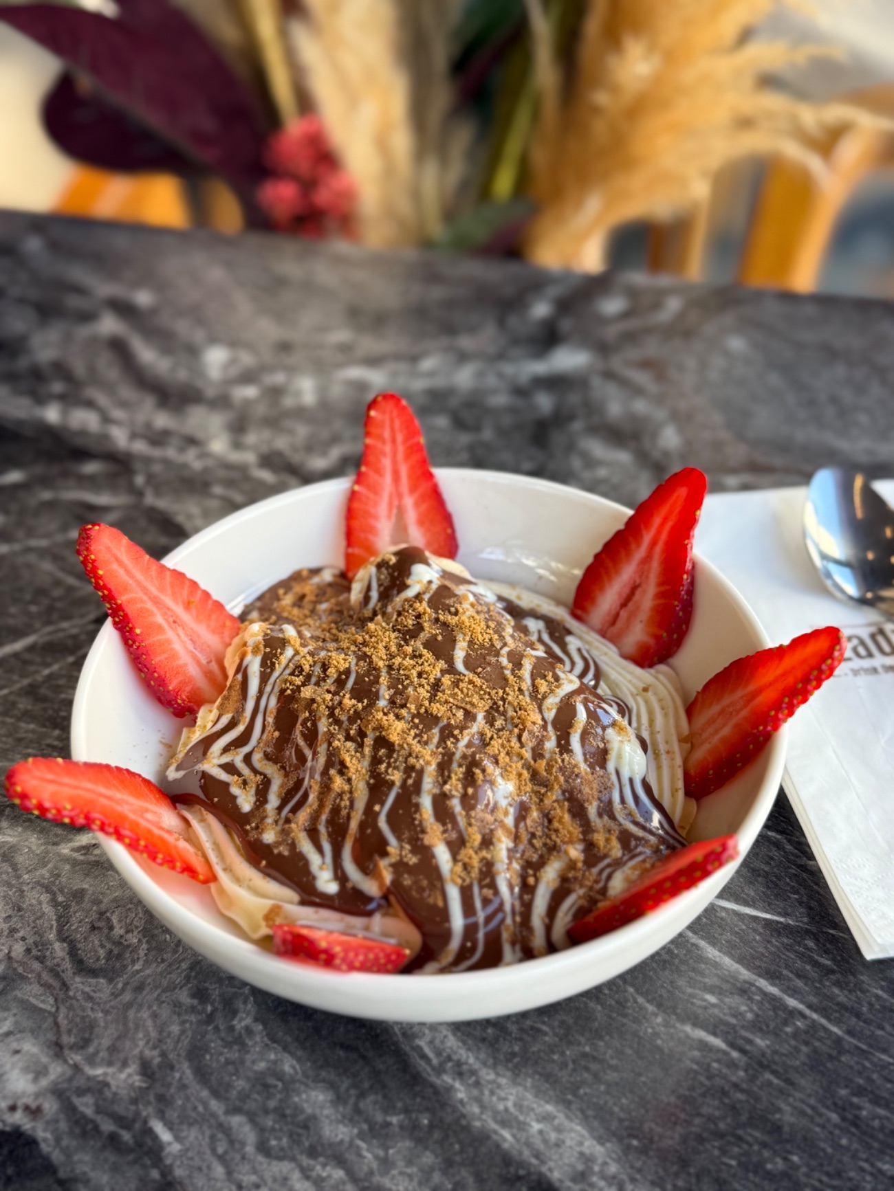 Lady Mix - Özel kremamızı ve Lady’nin özel çıtırını günlük taze muz ve çilek ile buluşturduk.