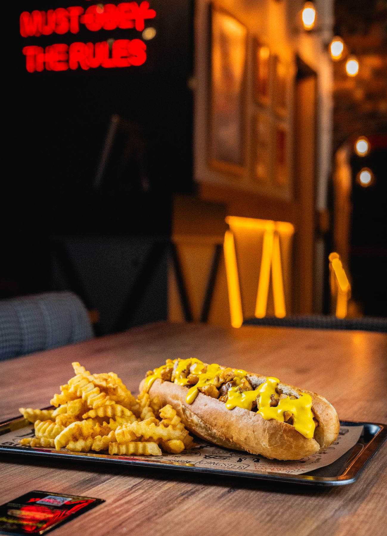 Americana Original Chicken - 100 gr Philly Tavuk, Golden özel sos, Cheddar sos, Karamelize soğan, Yeşillik