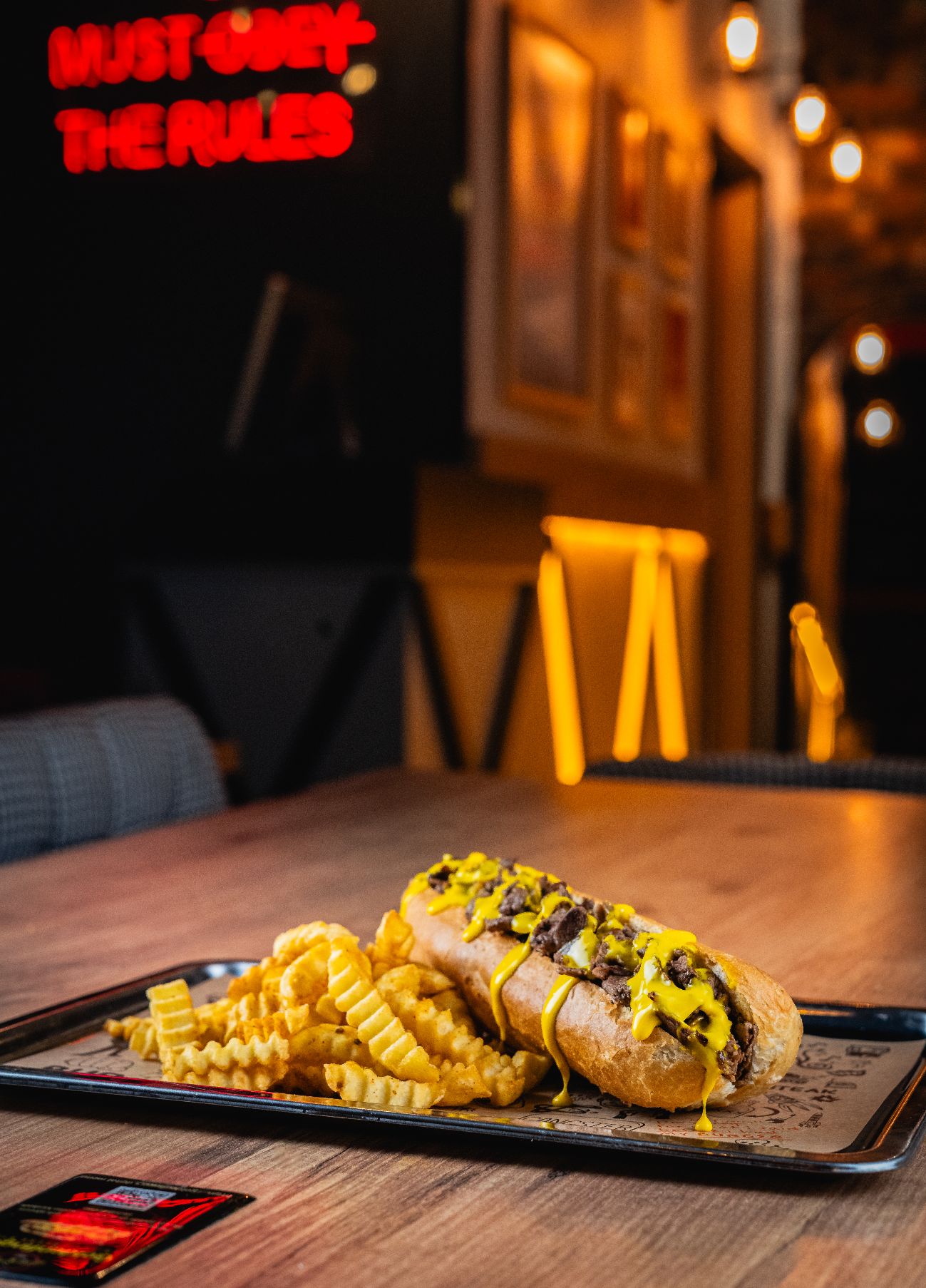 Americana Original Steak - 120 gr Philly Biftek, Golden özel sos, Cheddar sos, Karamelize soğan.