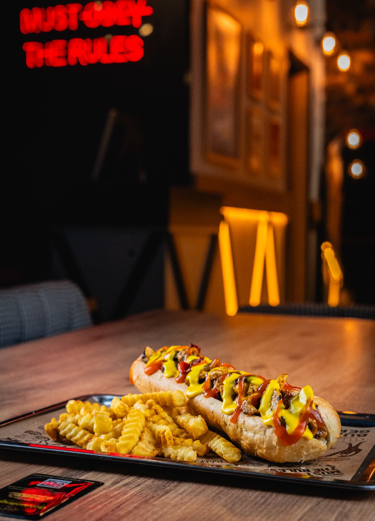 Mexicana Philly Chicken - Meksika baharatı ile pişirilmiş 100 gr philly tavuk, golden özel sos, cheddar sos, közlenmiş biber karışımı, ızgara mantar, karamelize soğan, yeşillik.